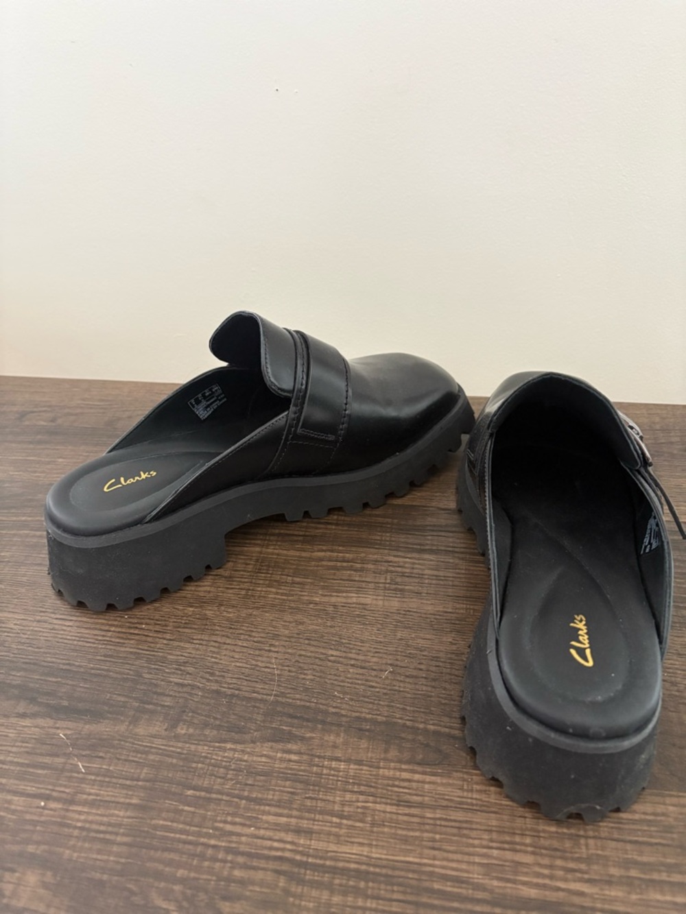 Clarks Black Leather Buckle Mule - Picture 4 of 6
